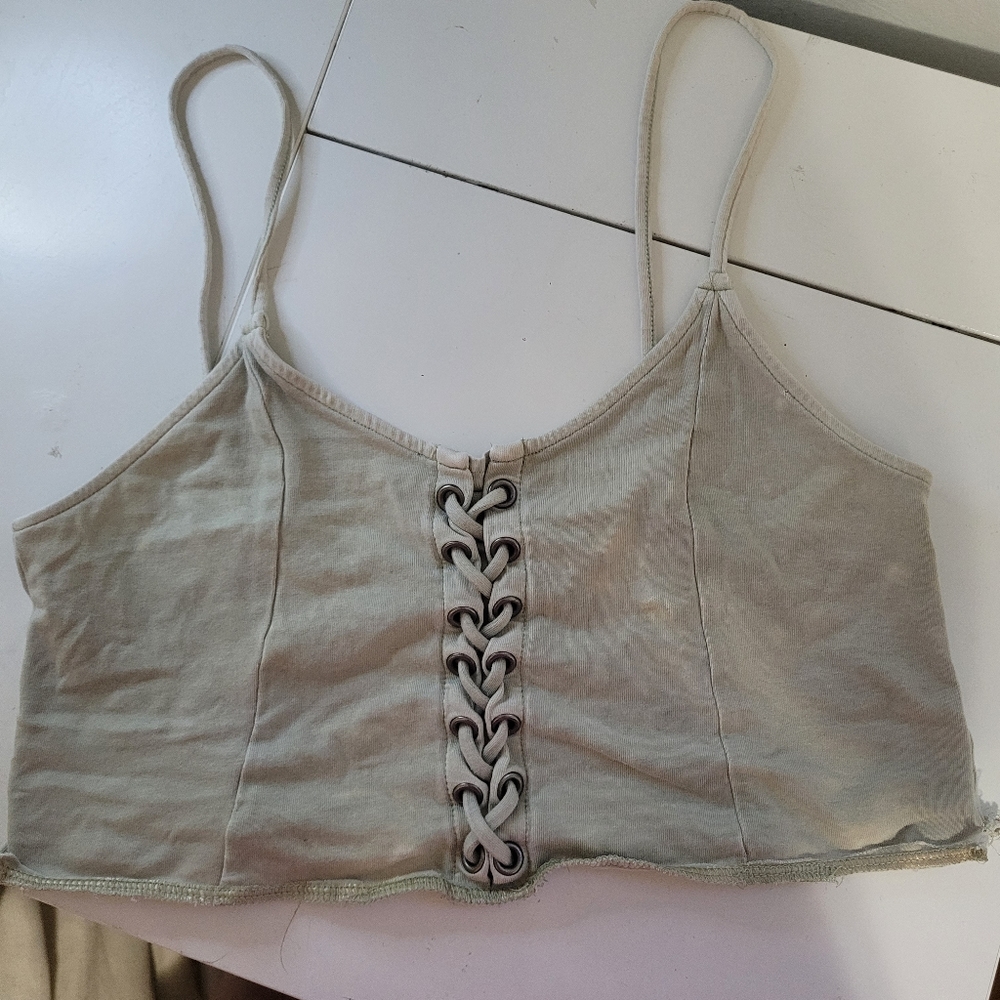 Medium sized women's crop top garage